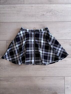 Hot Topic Black & White Plaid A-Line Skirt with Front Zip Festival Goth Size M